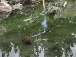 Ferngesteuertes RC-UBoot mit abschießbarer Rakete