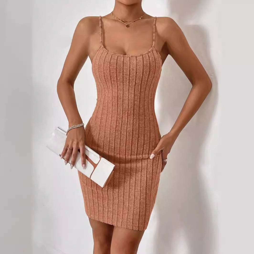 Etuikleid mit Neckholder und U-Ausschnitt – Bild 4