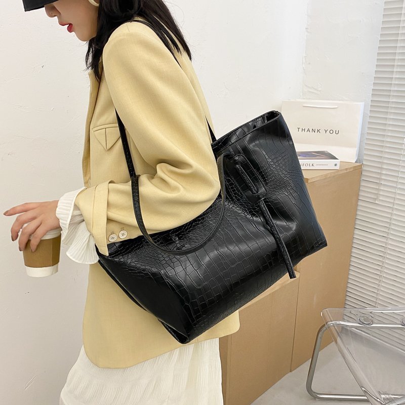 Stylische und vielseitige Schultertasche – Bild 8