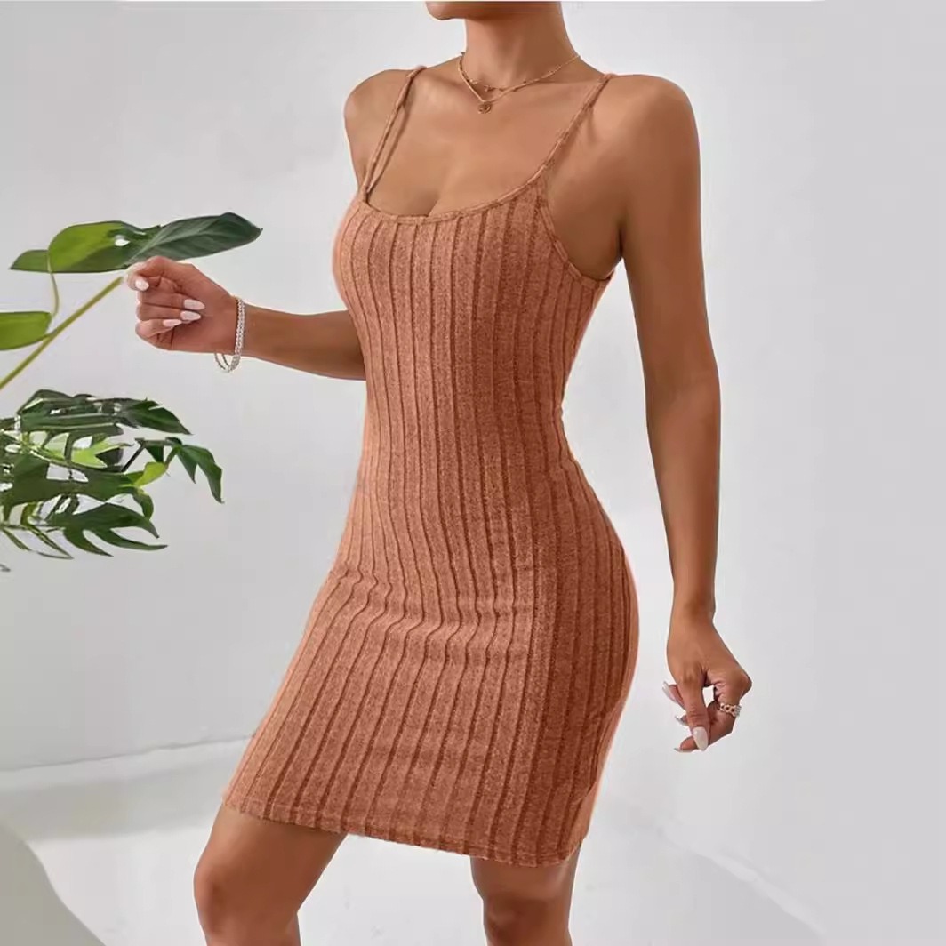 Etuikleid mit Neckholder und U-Ausschnitt – Bild 3