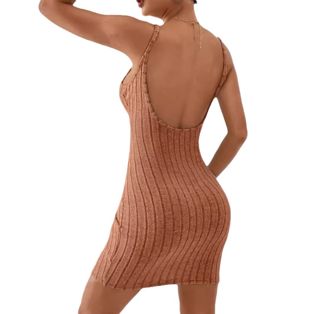 Etuikleid mit Neckholder und U-Ausschnitt – Bild 2