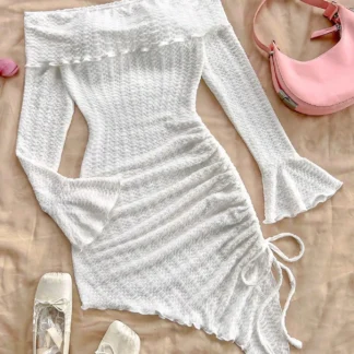 Langärmeliges Minikleid aus reinem Horn für Frühling und Sommer mit asymmetrischem Saum, unregelmäßigen Falten und umspielendem Gesäßbereich, das die Beine betont