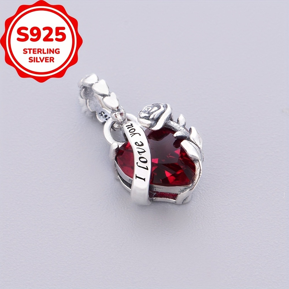 Herzanhänger „Ich liebe dich“ aus 925 Karat Sterlingsilber mit roter Zirkonia-Stein und grünem Blattdetail