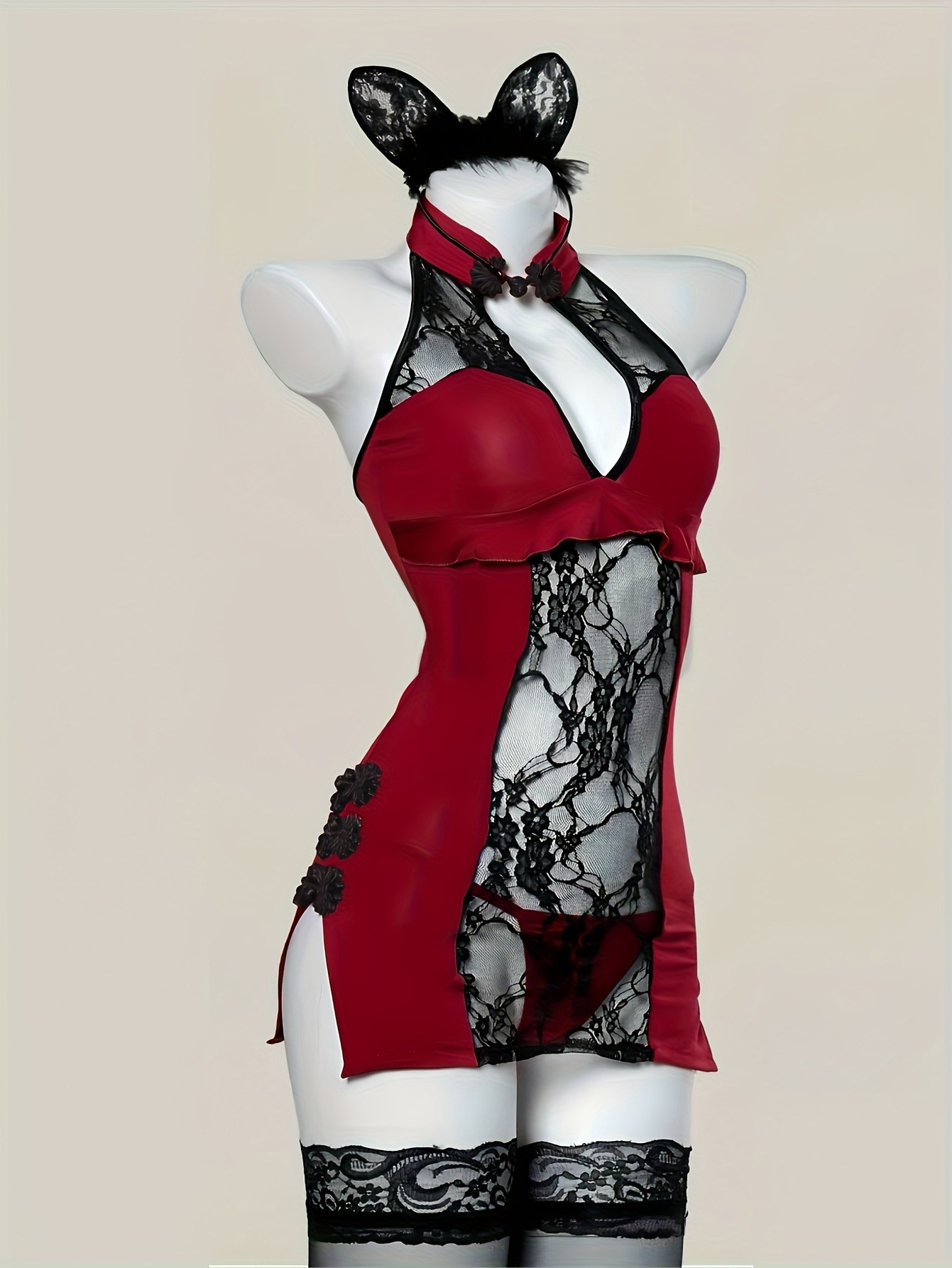 Elegantes, tief ausgeschnittenes Nachthemd mit Cut-Outs